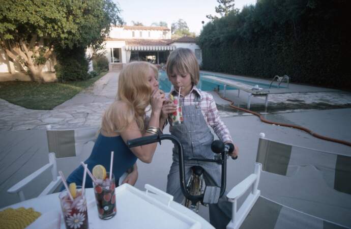 David avec Sylvie, à Los Angeles, où elle a décidé de l'élever au début des années 80.