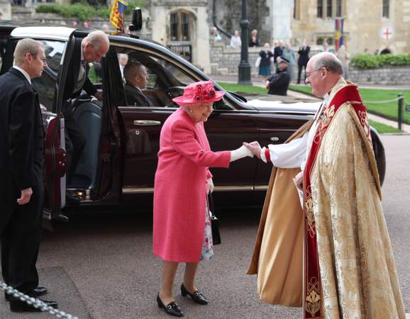 La reine Elizabeth II arrive au mariage de Lady Gabriella Windsor, samedi 18 mai à la chapelle Saint George.