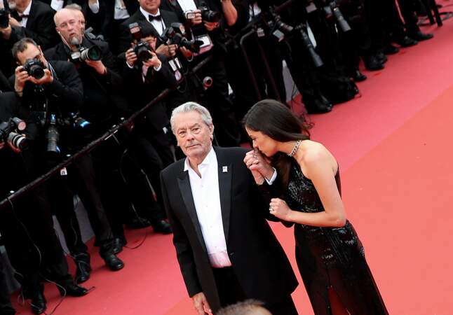 Alain Delon et Anouchka Delon affichent leur complicité lors du 72e Festival de Cannes, le 19 mai 2019