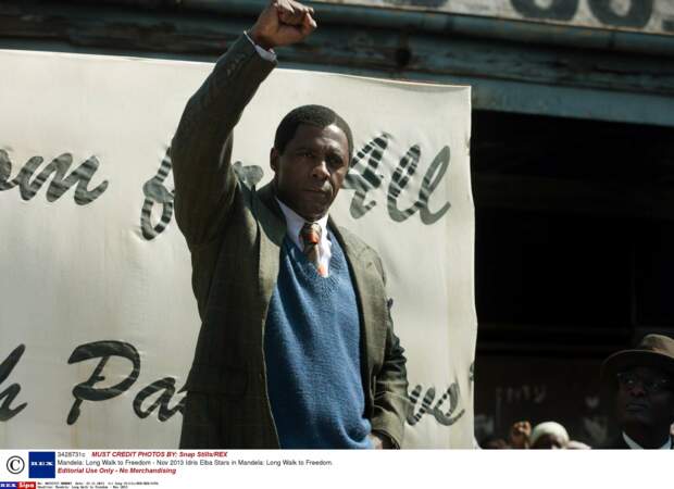 En 2013, Idris Elba a campé Nelson Mandela dans Mandela : Un long chemin vers la liberté