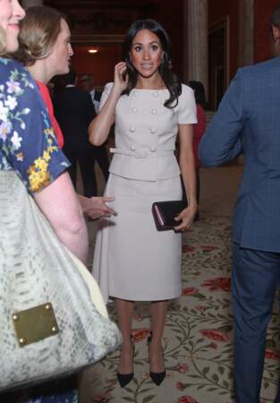 Meghan Markle en robe Prada, aux "Queen's Young Leaders Awards" à Londres le 26 juin 2018