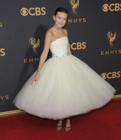 Millie Bobby Brown s'amuse en robe de princesse pour la 69ème édition des Emmy Awards le 17 septembre 2017.