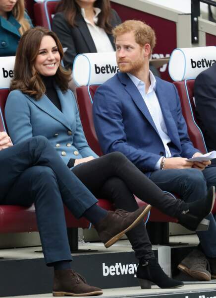 Kate Middleton et Harry d'Angleterre, très chic et sobre en bleu, blanc et noir