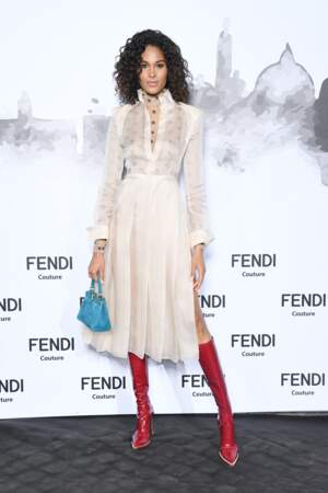 Cindy Bruna, la top française, était sublime au défilé hommage à Karl Lagerfeld par Fendi.