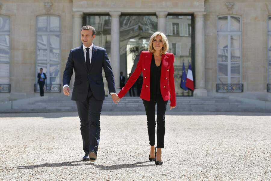 6 juillet 2017  : Brigitte Macron en veste et pantalon comme Emmanuel Macron