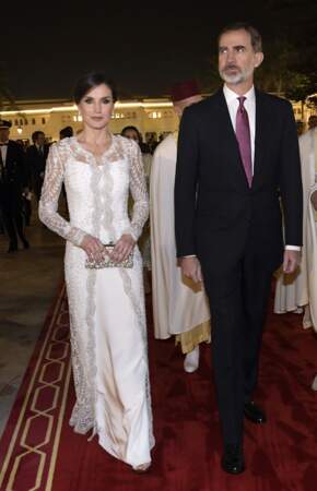 Letizia d'Espagne élégante dans une robe blanche virginale Felipe Verala