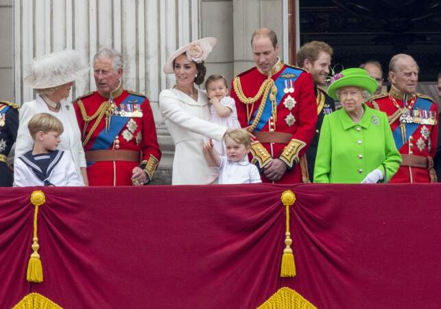 La famille royale d'Angleterre au balcon lors de la cérémonie "Trooping the Colour", le 11 juin 2016