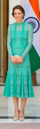 Kate Middleton en avril 2016 dans une robe vert d'eau très chic