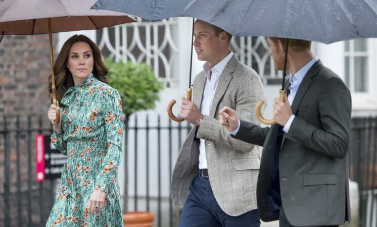 Kate Middleton radieuse en robe verte fleurie prada
