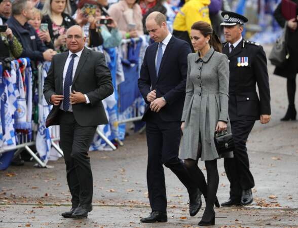 Kate Middleton très élégante avec ce tout nouveau sac à main signé Aspinal of London qu'elle a déjà en parme