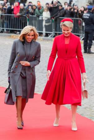 La reine Mathilde de Belgique et Brigitte Macron au palais royal de Bruxelles le 19 novembre 2018
