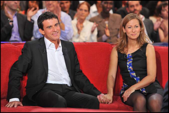 Manuel Valls et Anne Gravoin dans l'émission "Vivement Dimanche" sur France 2.