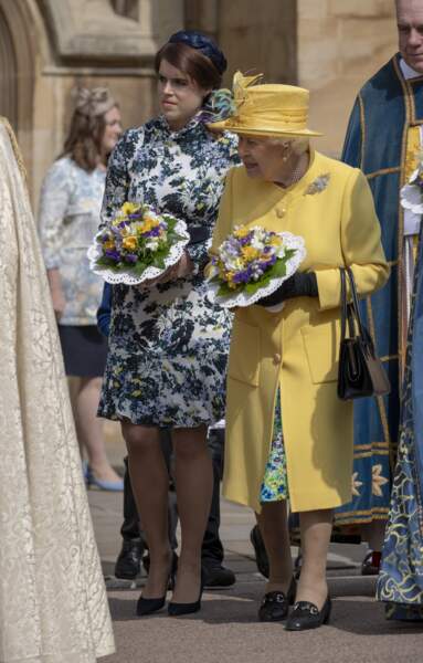 La reine Elisabeth II et la princesse Eugenie d'York lors du "Royal Maundy" porte une robe courte Erdem
