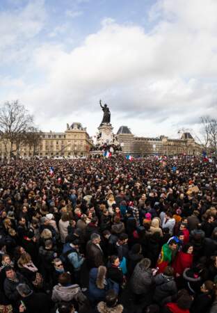 Un rassemblement monstre sur la Place de la République