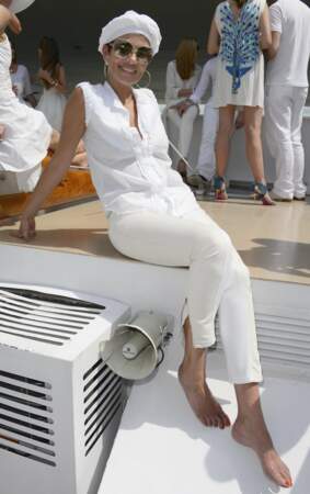 Au Brunch Blanc en 2013, Cristina Cordula ose le béret immaculé, déjà avant-gardiste avec son côté Chanel 2018 !