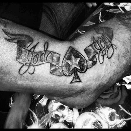 En 2012, Johnny Hallyday publiait avec fierté une photo d'un tatouage dédié à ses filles Jade et Joy 