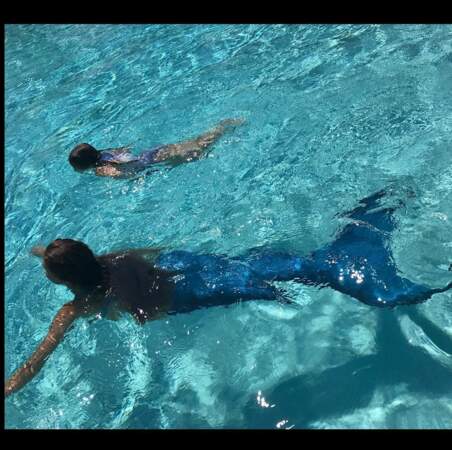 Harper Beckham joue à la sirène pour son papa David, en vacances aux Maldives