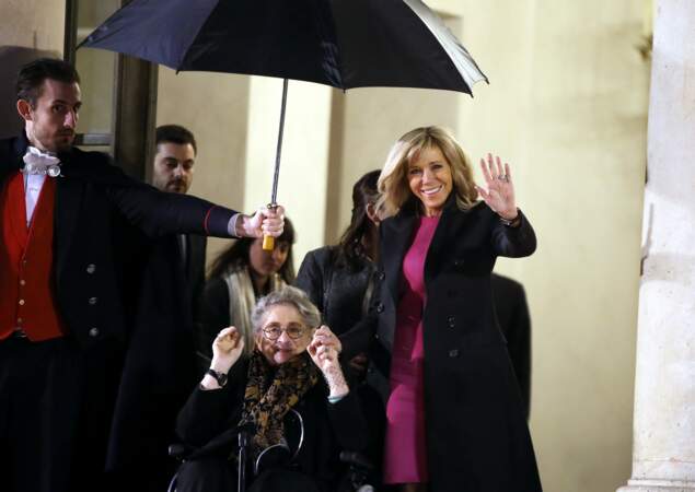 Brigitte Macron et la Première dame israélienne Nechama Rivlin sur le perron de l'Elysée ce 23 janvier