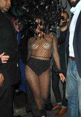 Le look encore plsu explicite de Lady Gaga à la sortie du concert