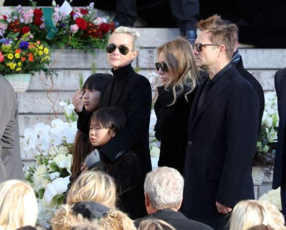 Convoi funéraire de Johnny Hallyday à l'église de Madeleine : la famille Hallyday unie dans l'épreuve