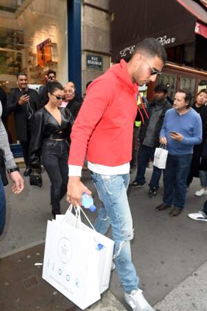 Kourtney Kardashian et Younes Bendjima font du shopping en amoureux à Paris