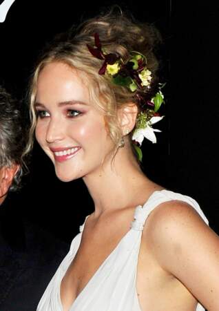 Jolie attache fleurie pour Jennifer Lawrence à New York