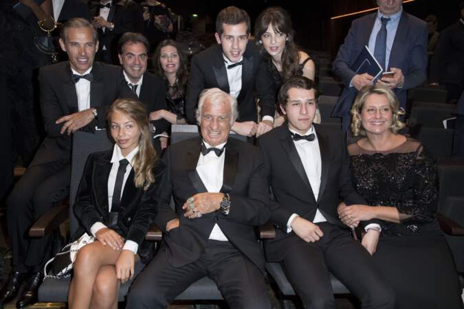 Annabelle Belmondo entourée de sa famille lors de la 42ème cérémonie des César à la salle Pleyel à Paris le 24 févr