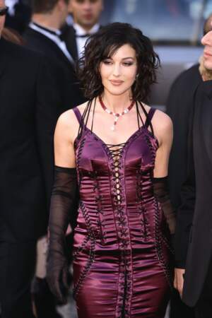 Pour la 56e cérémonie de Cannes, c'est un look glam rock qu'arbore la star, Monica Bellucci, en 2003
