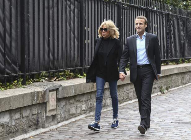 Emmanuel Macron et son épouse Brigitte dans les rues de Montmartre le 4 septembre 2016