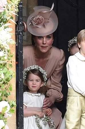 Kate Middleton et la princesse Charlotte jolie demoiselle d'honneur