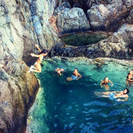 Encore mieux que la piscine pour Jade Halliday:la petite se jette des falaises pour plonger dans la mer turquoise !
