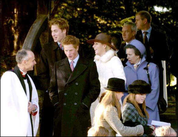 Eugénie d'York et Béatrice d'York, avec leurs cousins, les princes William et Harry, en décembre 2001