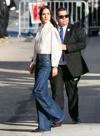Pour les longues lianes comme Jennifer Connelly, le jean flare taille haute est juste parfait