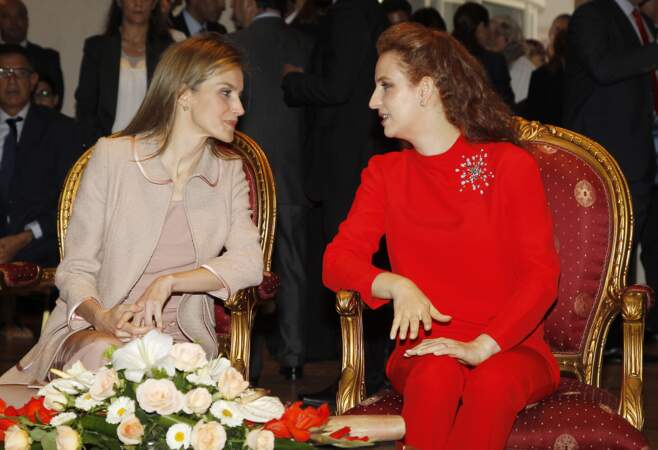 La princesse Lalla Salma discutant avec la Reine Leatizia d'Espagne à Rabat, le 15 juillet 2014.