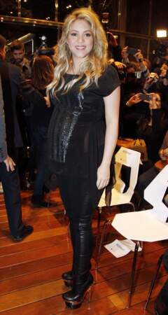 Shakira s'est affichée avec son beau ventre arrondi pendant sa grossesse notamment dans un clip vidéo