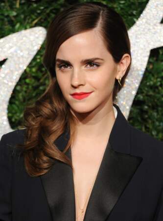 Un rouge vif pour souligner les lèvres fines d’Emma Watson