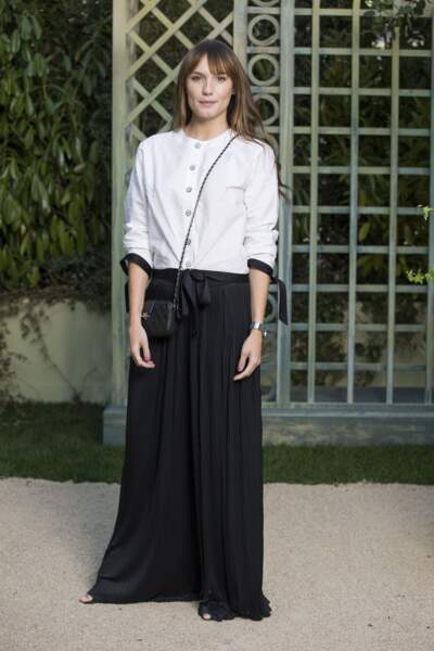 Ana Girardot toujours très élégante chez Chanel