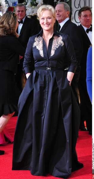 Meryl Streep hypnotisante en Alessandra Rich aux Golden Globes en Californie, le 15 janvier 2012
