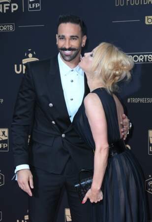 Pamela Anderson n'a pas hésité à embrasser Adil Rami, son "champion" comme elle le surnomme