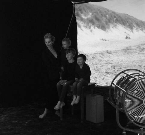 Eva et ses trois garçons, lors d'un shooting avec Peter Lindbergh. L'art de la pose : un don héréditaire !
