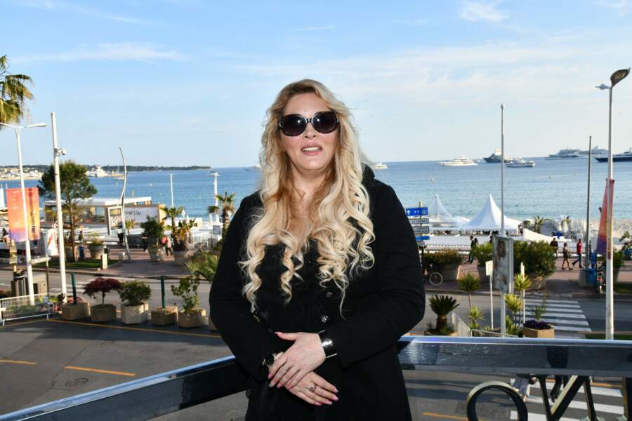 Loana débarque au 72e festival de Cannes, le mardi 21 mai 2019.