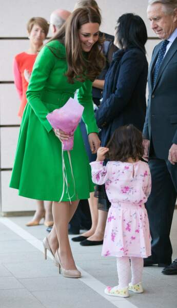 Choix du color block déjà tenté par Kate Middleton, en Australie, en 2014.