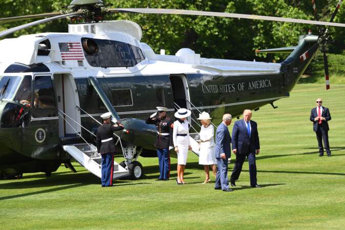 Débarqués à Londres ce 3 juin, Melania et Donald Trump ont rejoint Buckingham à bord d'un hélicoptère Marine One