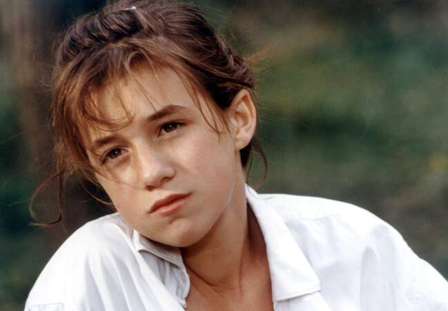 Charlotte Gainsbourg fait ses premiers pas au cinéma en 1985 dans L'effrontée