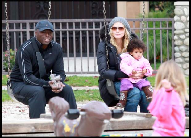 Seal , Heidi Klum et leurs enfants dans un parc à Beverly Hills en 2010
