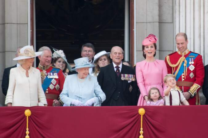Eugenie et Beatrice d'York et la famille royale d'Angleterre lors de Trooping The Colour, en juin 2017 