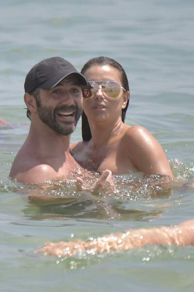 Eva Longoria et son mari Jose Baston en vacances avec des amis à Formentera, le 21 juillet 2017