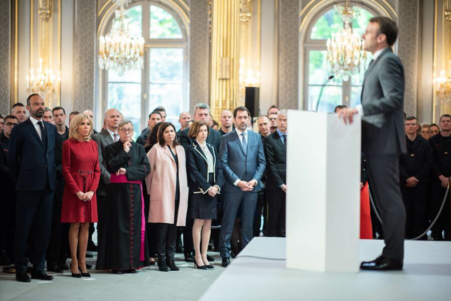 La veille, Brigitte Macron avait assisté avec son époux à la messe symbolique donnée en l'église Saint-Sulpice