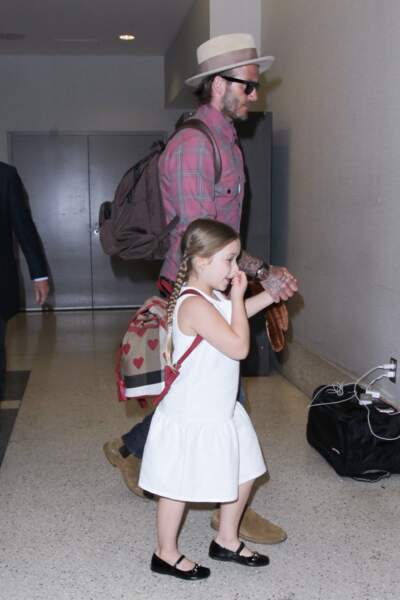 David Beckham arrive avec Harper Beckham à l'aéroport de LAX à Los Angeles, le 17 avril 2017.