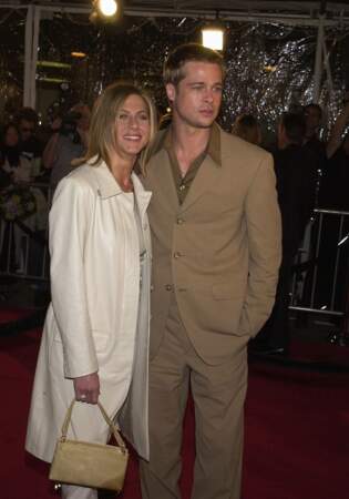 Avec sa première épouse Jennifer Aniston, à la première du film "Le Mexicain", à Los Angeles, en 2001.